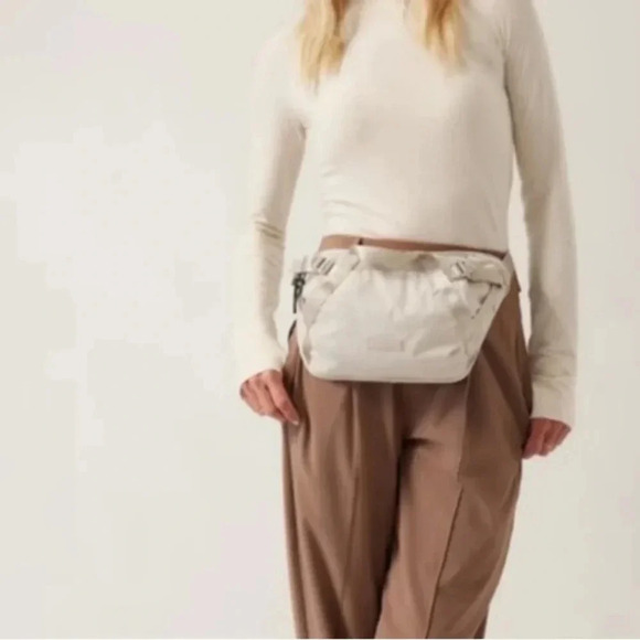 Athleta Excursion Beltbag Fanny Pack in White - Picture 2 of 10